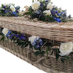 Blue and white garland with tied sheaves