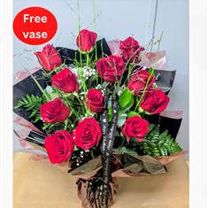 12 Luxury Red Roses 